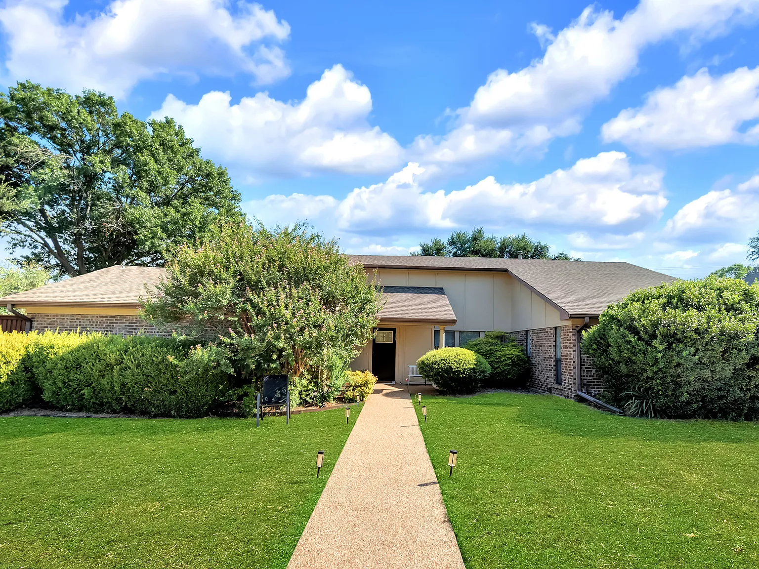 4 bed, 2322 sqft, $3,995 — Photo 1