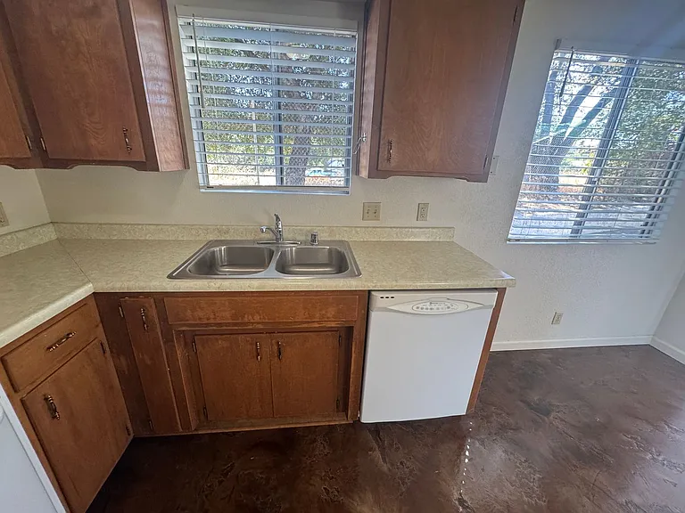 6305 Marchant Ave — Photo 5