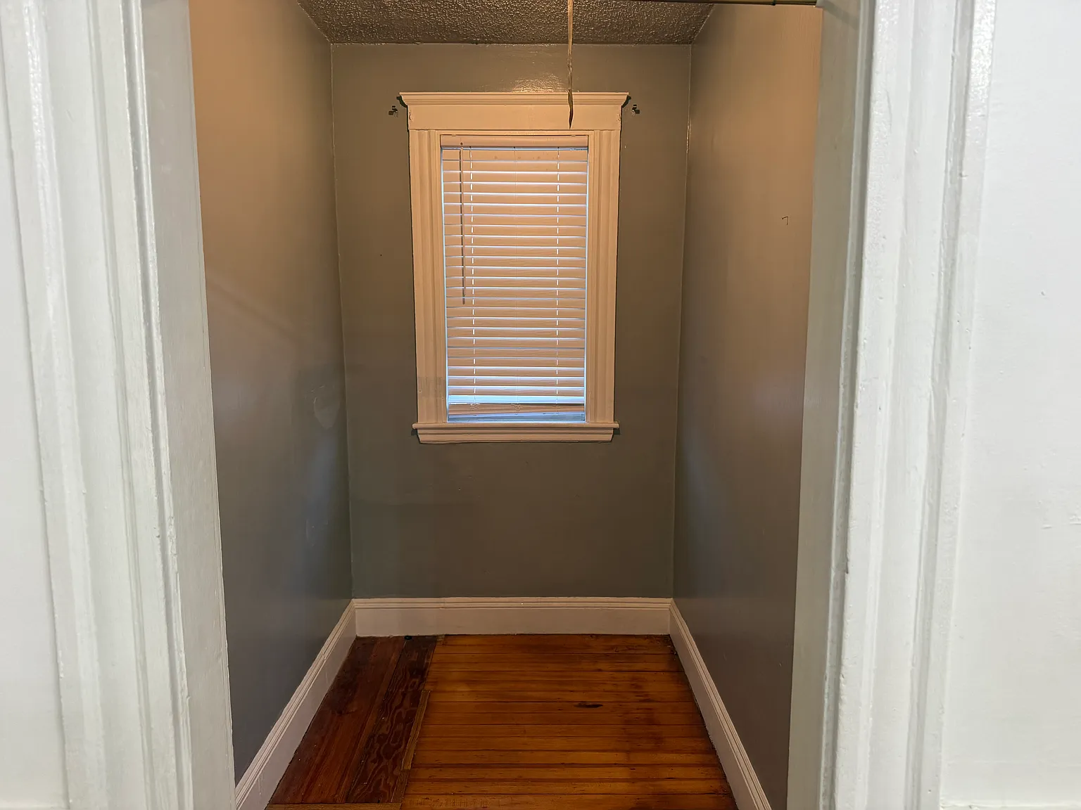 3 bed, 1200 sqft, $3,100 — Photo 2
