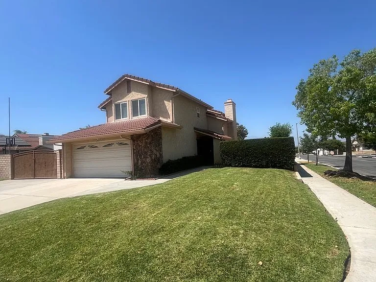 613 Santa Paula St — Photo 2