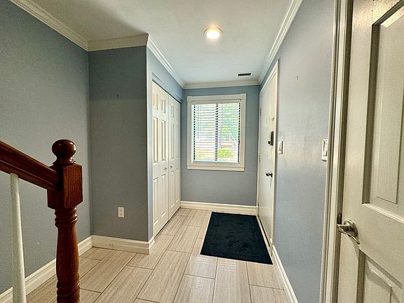 4th image of 20 Highwood Dr #20