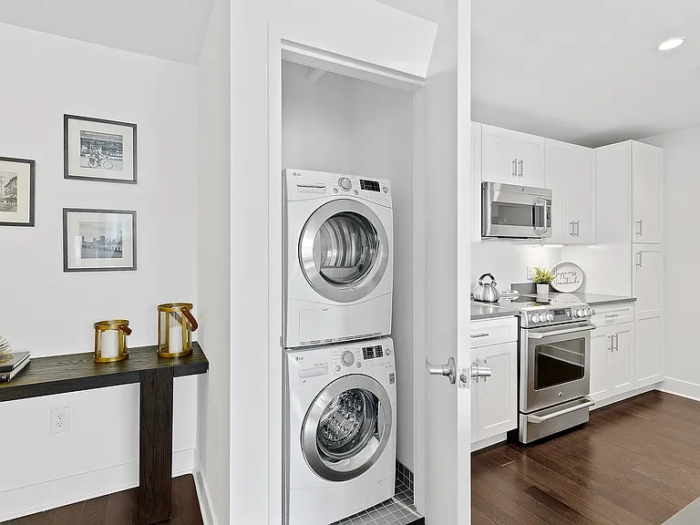 65 Bay Street Apartments — Photo 39