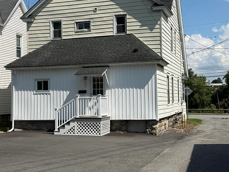 52 Walnut St — Photo 2