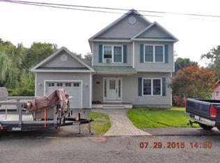 26 Oak Point Rd, Saugus, MA 01906