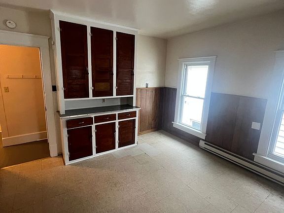 3rd image of 820 Hess Ave #2
