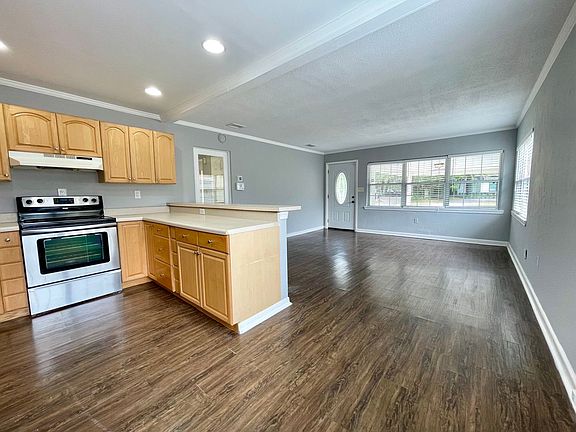 5th image of 910 S Mills Ave
