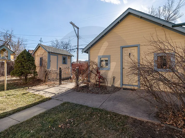 1111 W Pikes Peak Avenue — Photo 29