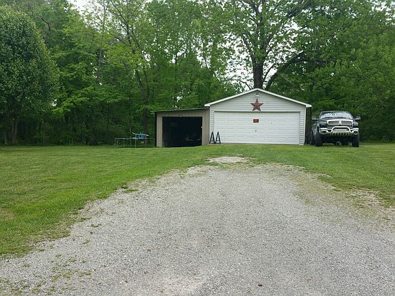Garage with lean too