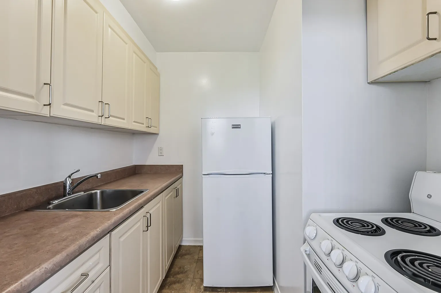 445 Eglinton Ave E #Studio photo 1