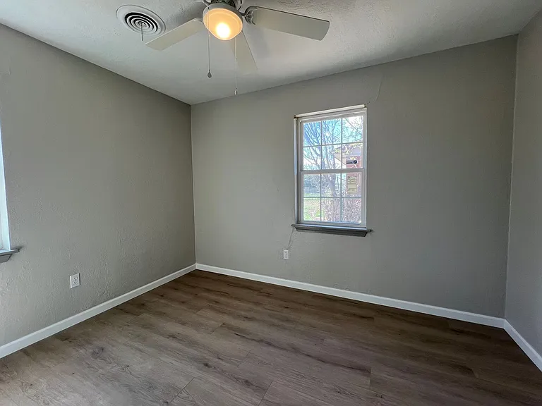 4822 NW Ozmun Ave — Photo 10