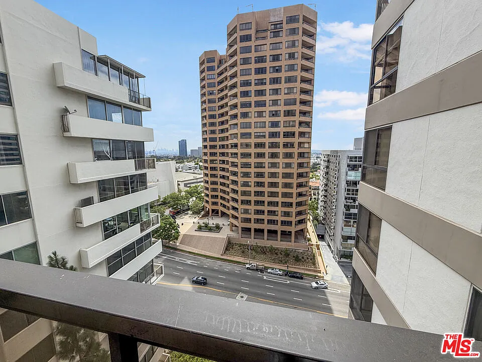 10445 Wilshire Blvd — Photo 4