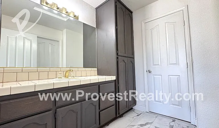 13000 Norfolk Ln — Photo 31