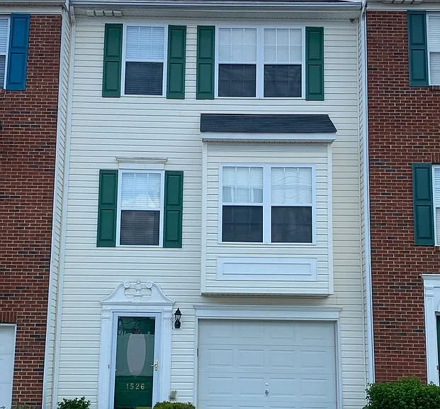 1526 Royal Auburn Ave — Photo 1