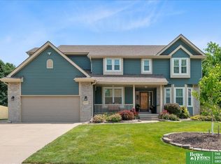 1101 Roland Dr, Papillion, NE 68046
