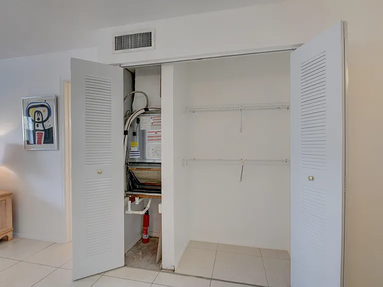550 SW 2nd Ave #125 — Photo 11