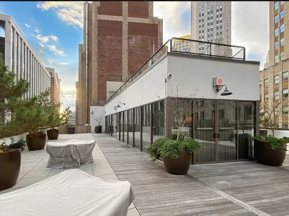 1 Wall Street Court image 10 of 14