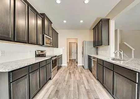 2112 Emma Ct — Photo 2