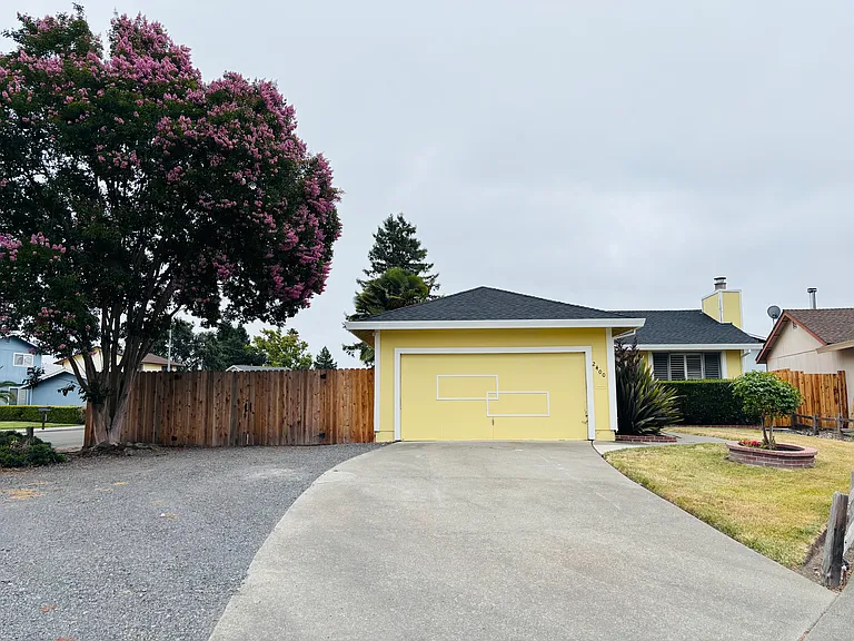 2400 Marty Ct — Photo 3