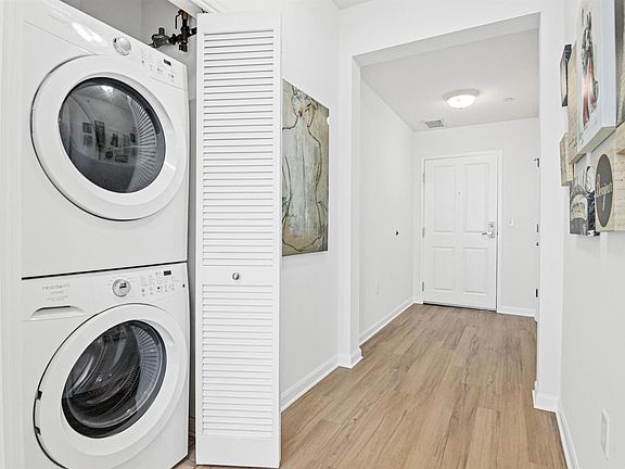 5th image of 500 Grant St E #1911