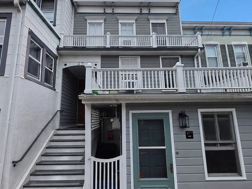 27 Bridge St #1