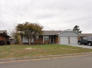 112 SW 10th St, Moore, OK 73160