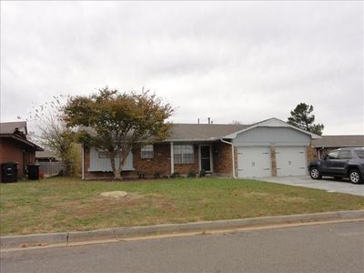 112 SW 10th St, Moore, OK, 73160