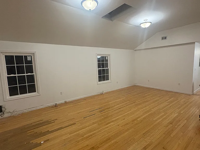 218 Danforth Ave #2 — Photo 4