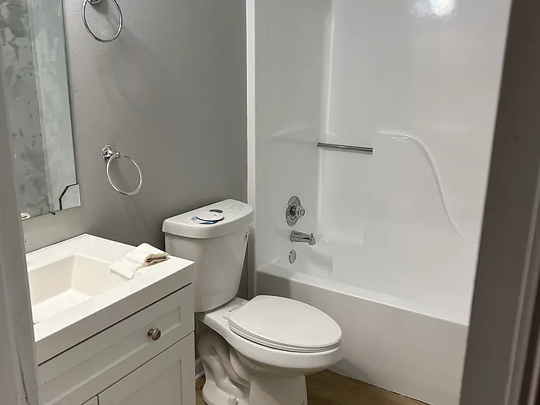 425 Killian St — Photo 1