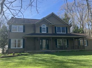 695 Deepwoods Dr, Aurora, OH 44202