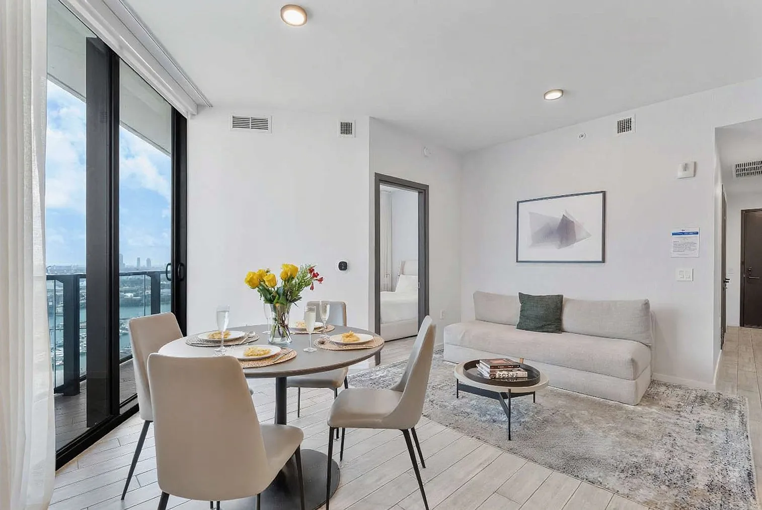 3 bed, 3.0 bath, 1420 sqft, $9,728 — Photo 4
