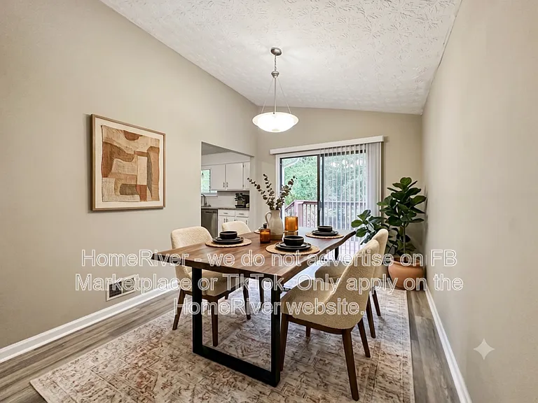 323 Park Ridge Ct — Photo 3