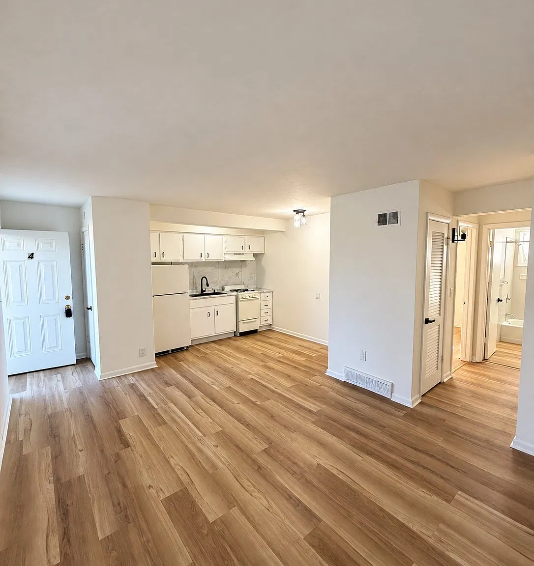 Cherry Hills Apartments | Fully Renovated 1 Bed / 1 Bath | $1,000/Month — Photo 1