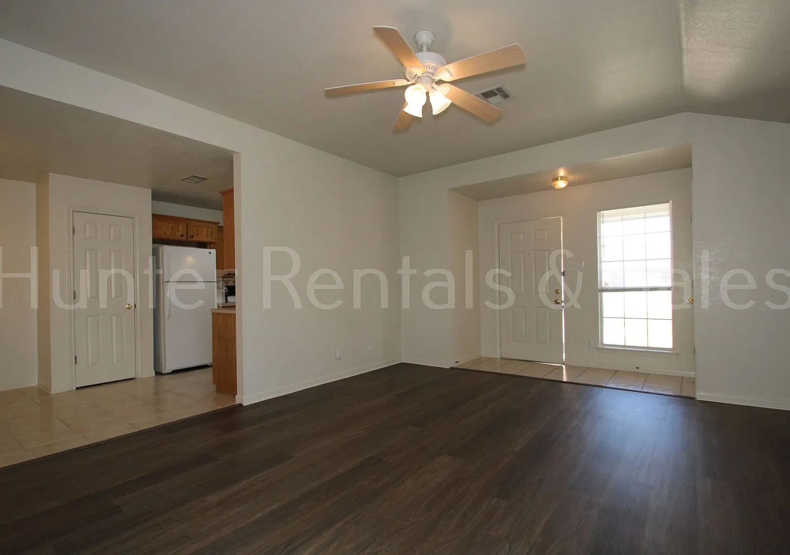 Comfortable 2-Bedroom Duplex — Photo 4