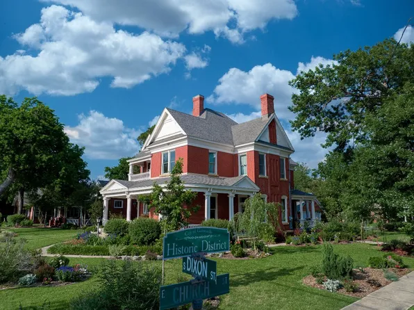 326 S Dixon St, Gainesville, TX 76240