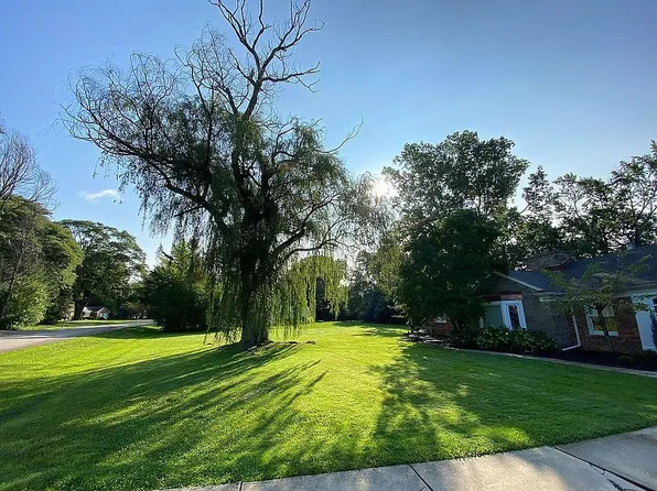 16249 Elizabeth St, Beverly Hills, MI 48025