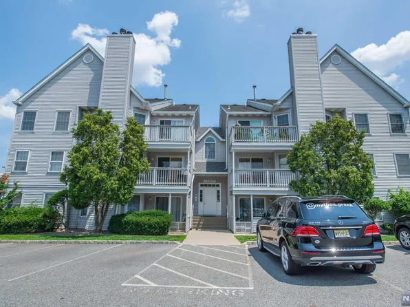 24 Amethyst Ln, Paterson, NJ 07501