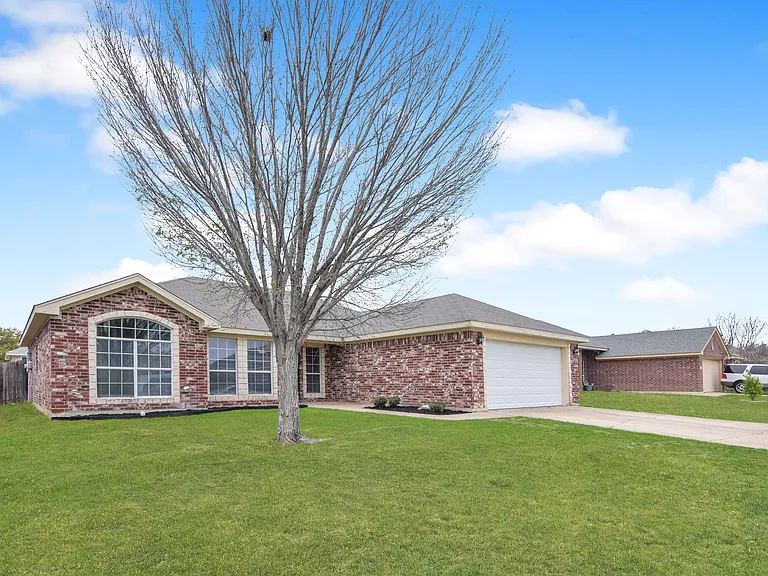 2403 Jake Dr — Photo 2