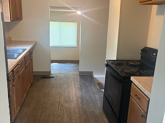 4th image of 2231 Delavan Dr