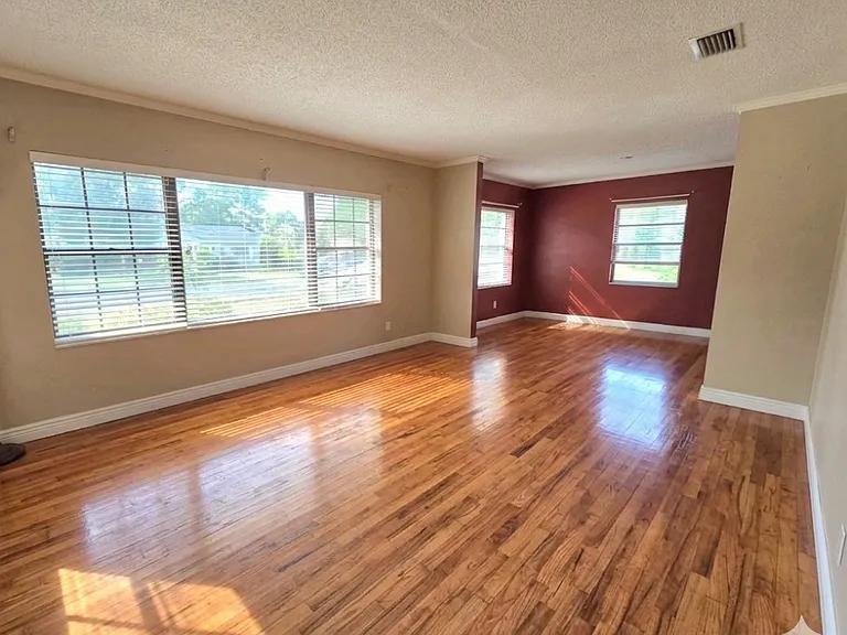 211 Ariola Ave — Photo 3