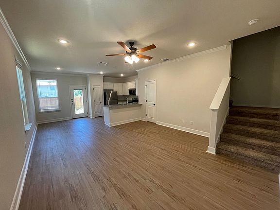 3rd image of 10334 Lynwood Br #102