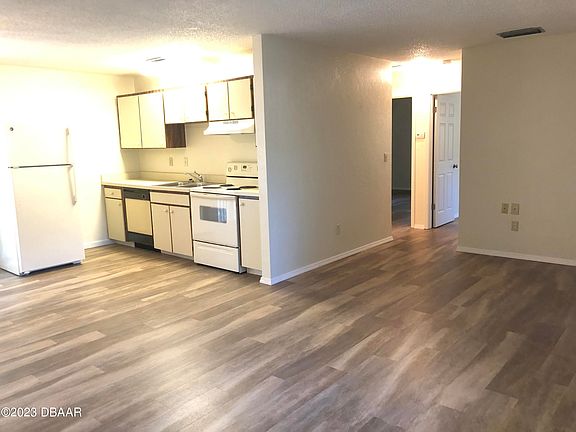 3rd image of 319 Cavanah Dr #C