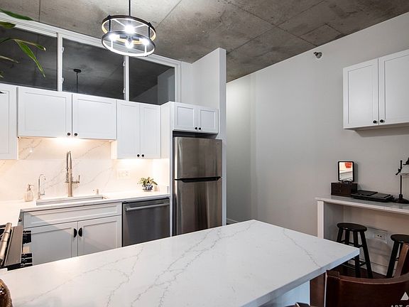 3rd image of 235 W Van Buren St Unit 2216