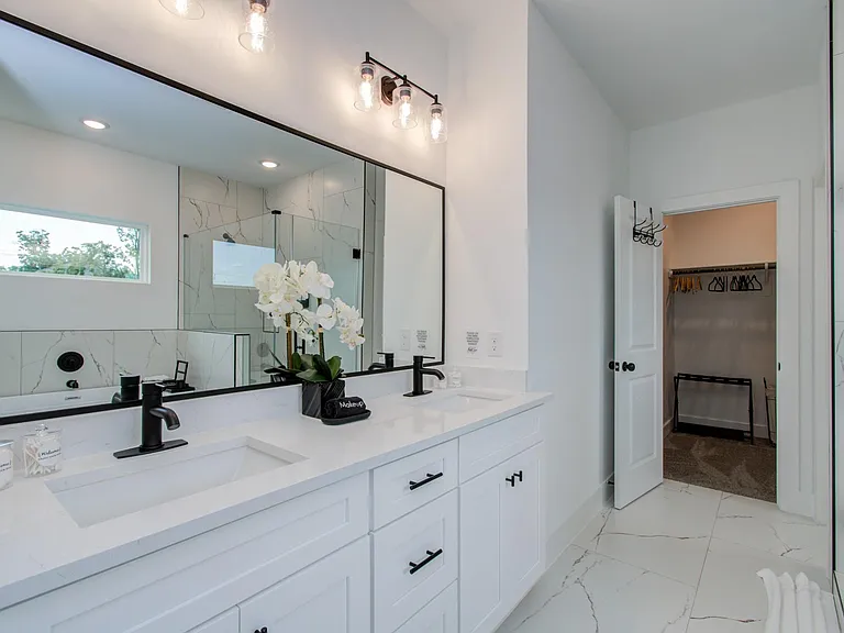 1616 Benson St — Photo 10