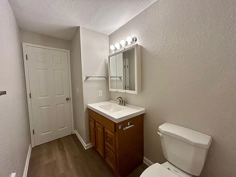 11722 Pinehurst - 8 Unit — Photo 9