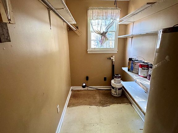 5th image of 502 Chason St