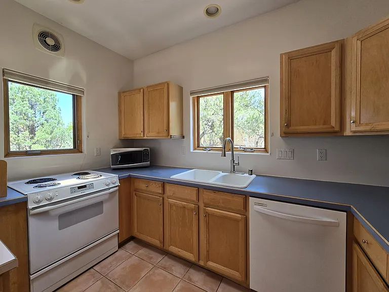 1310 Lejano Ln #A — Photo 8