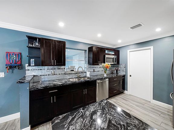 5th image of 1830 N 27th Avenue