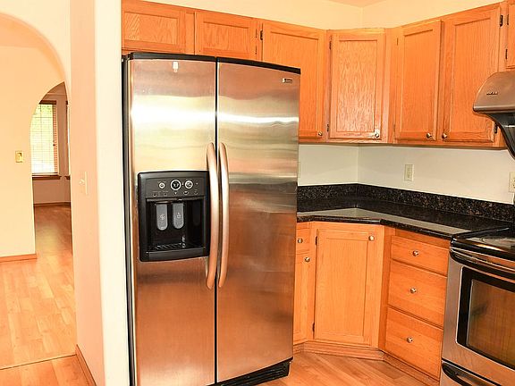 4th image of 4845 Siskiyou St SE