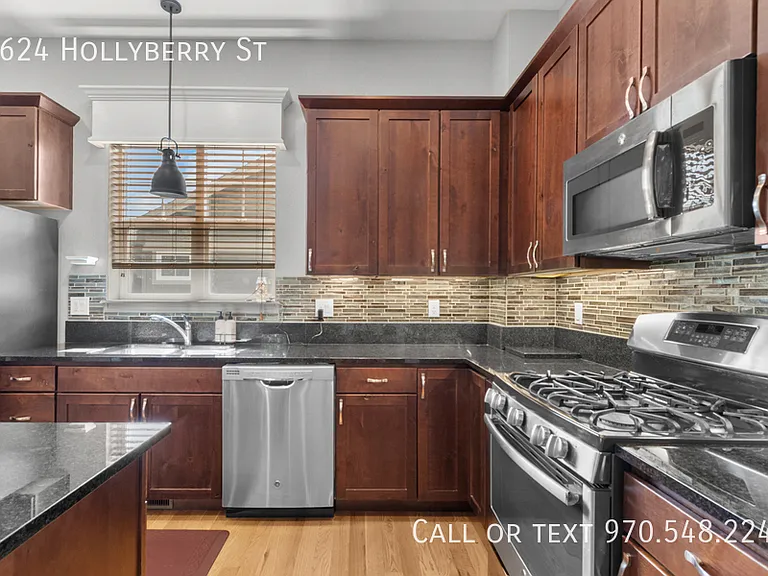 1624 Hollyberry St — Photo 11