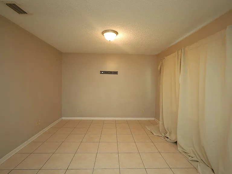 728 Vallotton Dr — Photo 2